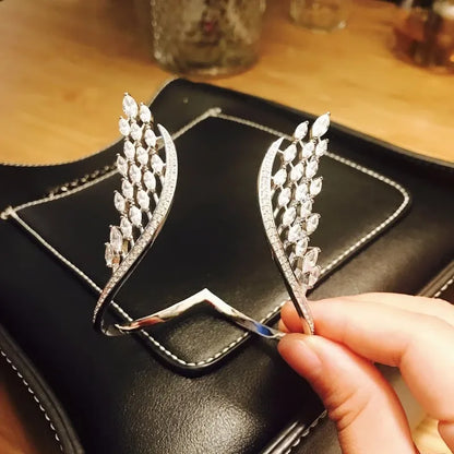 💎 Élégance ailée : le bijou qui sublime vos mains