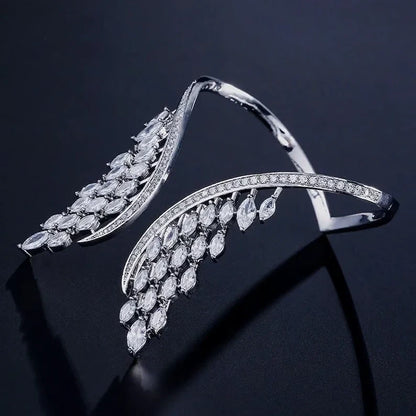 💎 Élégance ailée : le bijou qui sublime vos mains