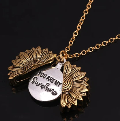 🔥🌞Collier tournesol « You Are My Sunshine »🌻(gravure recto-verso)