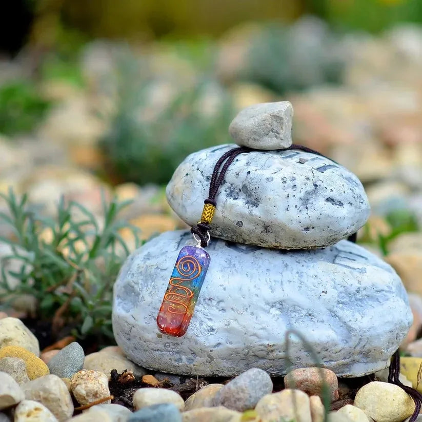 Pendentif Orgone 7 Chakras – Énergie, Harmonie et Protection au Quotidien