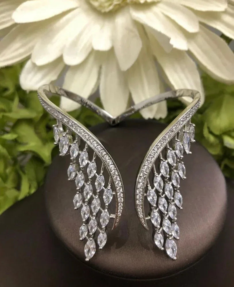 💎 Élégance ailée : le bijou qui sublime vos mains