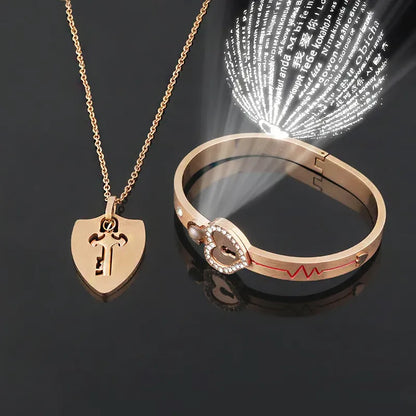 Ensemble bracelet à fermoir et collier à clé